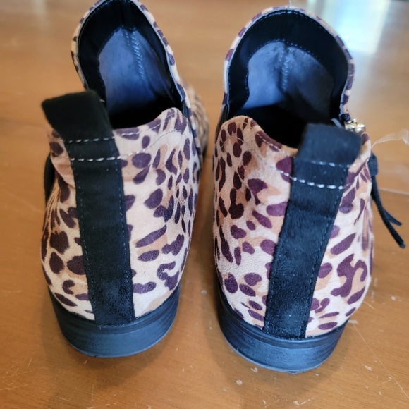 Dr. Scholl's Side Zip Leopard Print Ankle Boot with Black Sole Size 8 - Picture 3 of 9